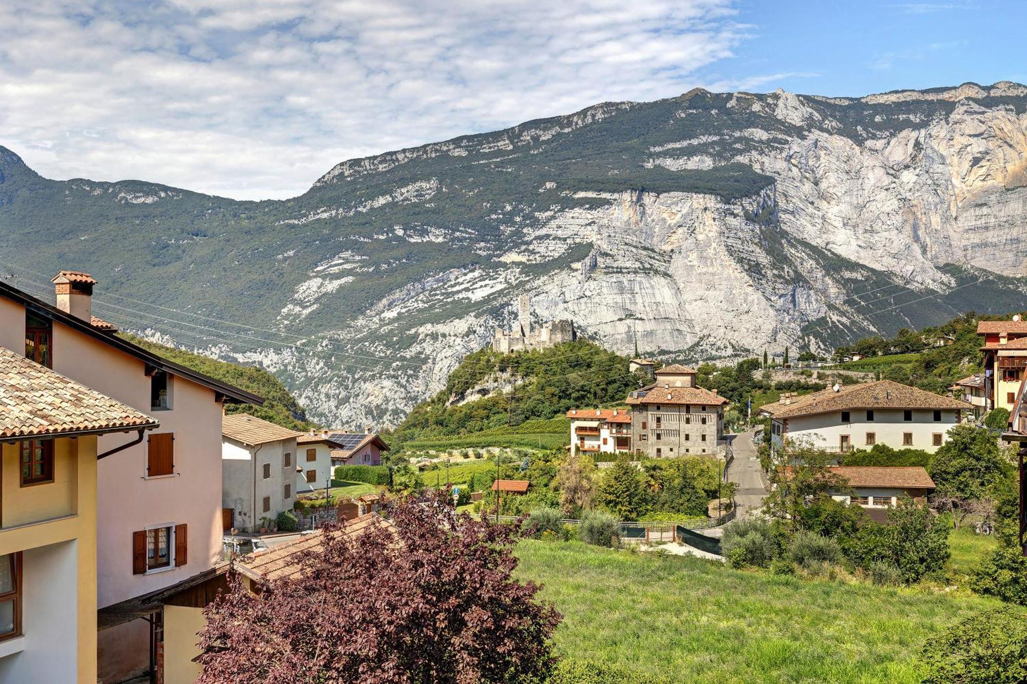Castle View Apartamento Drena Exterior foto
